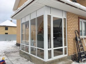 Входная группа из стеклопакетов